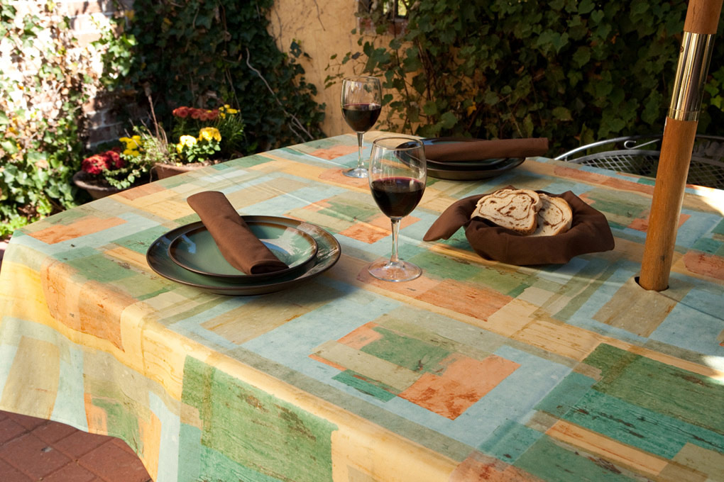 Outdoor Tablecloths Are Offered In, Oval Patio Tablecloth With Umbrella Hole